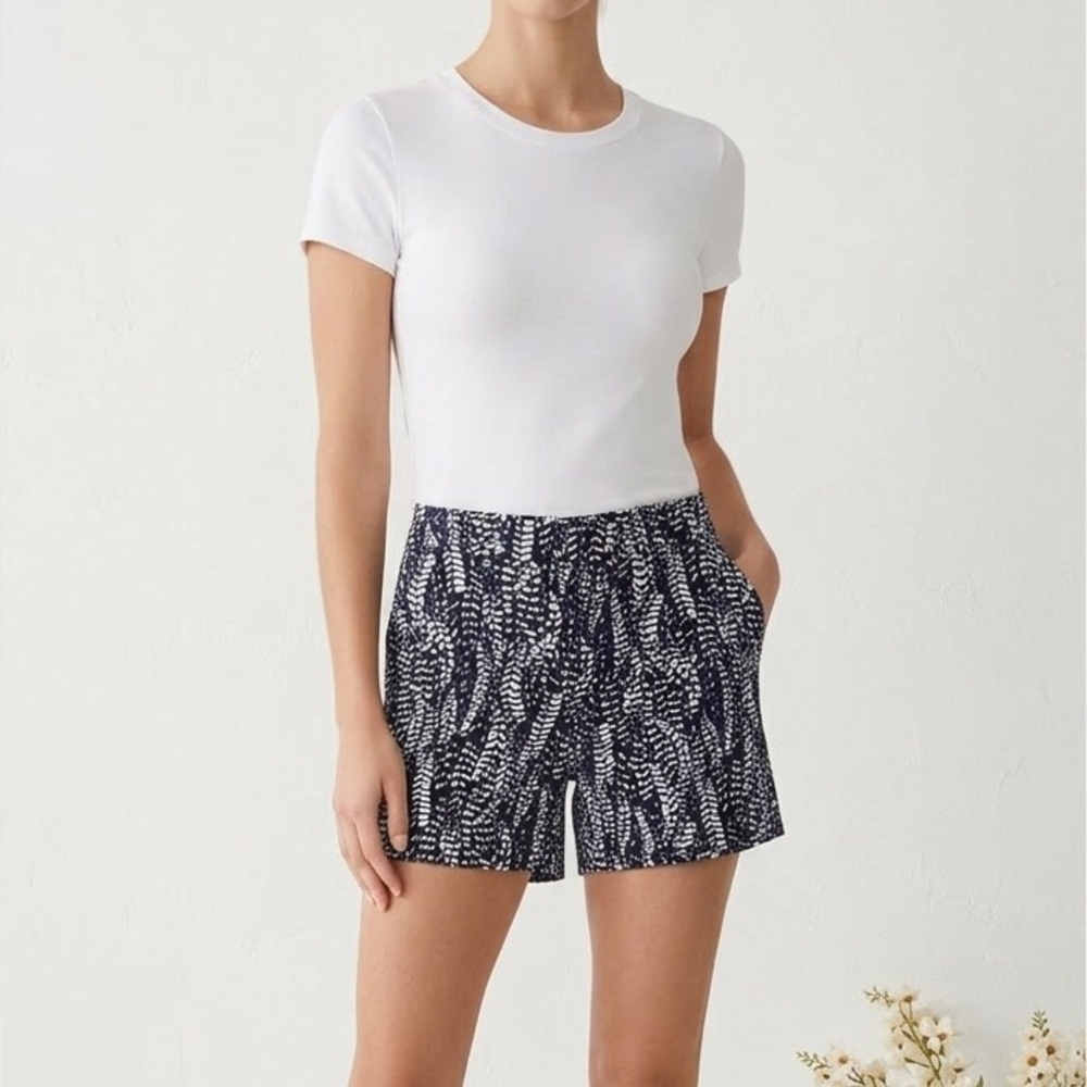 WHiTE HOUSE BLACK MARKET Navy & White Printed High-Waist. Size 4